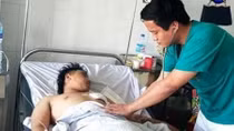 (KỲ TÍCH) Cứu sống nam thanh niên bị đâm thủng tim, chết lâm sàng