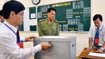 14 ngày không thấy mặt trời của cán bộ in sao đề thi THPT