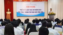 Nhà báo tác nghiệp chỉ cần xuất trình thẻ, không cần giấy giới thiệu