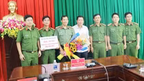 Khen thưởng Công an tỉnh Đắk Nông về thành tích triệt phá đường dây sản xuất, buôn bán xăng giả