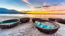 Chuyện nhặt ở bãi biển đẹp nhất hành tinh