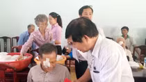 Phẫu thuật mắt miễn phí cho 100 người nghèo ở Bình Phước