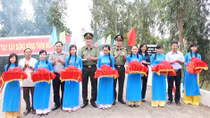 Công an An Giang hỗ trợ hàng trăm triệu đồng xây cầu dân sinh
