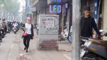 Quy định để xe máy trên vỉa hè còn nhiều bất cập