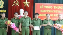 Trao thưởng thành tích triệt xoá tụ điểm bán lẻ ma tuý, sử dụng vũ khí nóng