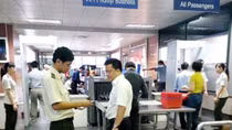 Từ việc hành khách bị cấm bay vẫn sang được Nga: Công tác phối hợp còn kẽ hở