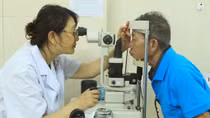 70 bệnh nhân được chuyên gia Trung Quốc phẫu thuật mắt miễn phí
