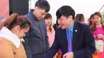 Chợ Tết cho công nhân lao động