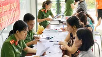 Đến tận nơi cư trú giải quyết thủ tục hành chính cho người dân