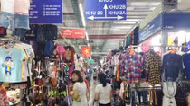 Tiểu thương chợ Mơ kinh doanh trong bóng tối
