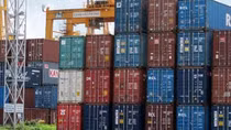 Sắp đấu giá 21 container thuốc lá ngoại “vô chủ” ở cảng Quy Nhơn
