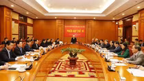 Bóng tối dưới chân đèn