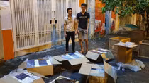Tạm giữ hai đối tượng cùng gần 3000 bao thuốc lá ngoại nhập lậu