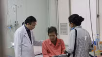 Cứu sống bệnh nhân người Campuchia mắc bệnh Lupus ban đỏ nguy kịch