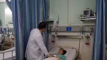 Suýt chết vì tai nạn sử dụng điều khiển cánh cửa nhà