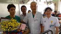 Ngư dân bị tàu nước ngoài bắn được xuất viện