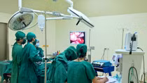 Phẫu thuật khẩn, cứu sống nam thanh niên bị đâm thấu bụng