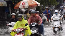 Học sinh TP Hồ Chí Minh tiếp tục nghỉ học thêm 1 ngày để tránh bão