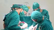Con đau mỏi chân, tới viện phát hiện hoại tử chỏm xương đùi 
