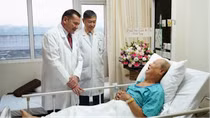 Hai cuộc "đại phẫu" cứu mạng sống cho người đàn ông 72 tuổi