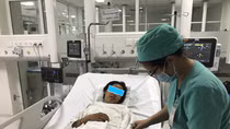 Chạy máy ECMO cứu sống 2 bệnh nhi viêm cơ tim cấp nặng 
