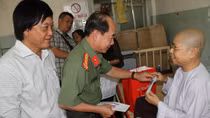 Mang Xuân ấm tới bệnh nhi ngày giáp Tết 