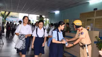 Sỹ tử thêm niềm tin nhờ Công an " tiếp sức"