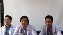 Cứu sống 2 trường hợp uống nhầm xăng và hóa chất