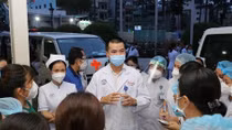 Bệnh viện Chợ Rẫy điều động nhân viên hỗ trợ lấy mẫu xét nghiệm 