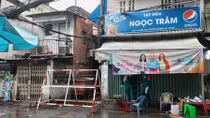 Hàng xóm nghi nhiễm COVID-19, 1 quán cơm tại quận 1 bị phong tỏa