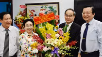 Bí thư Nguyễn Thiện Nhân tới thăm, chúc mừng các nhà giáo tiêu biểu
