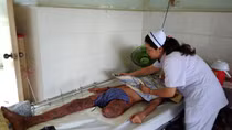 Thương cảm nam thanh niên 18 tuổi mất chân vì tai nạn lao động