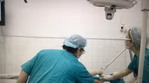 Dùng Laser điều trị Nha khoa, bác sĩ hết phải "gồng mình"