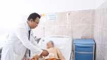 Phẫu thuật tạo hình bàng quang bằng ruột non cho một bệnh nhân