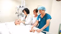 Bệnh viện tư cứu sống cụ ông 94 tuổi bệnh nặng 