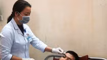 Lại thêm một BS bị người nhà bệnh nhân đánh trọng thương