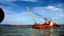 Trục vớt thành công tàu Hoàng Phúc 18