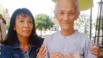 Xót xa chuyện cụ bà bán đất đi ở trọ để chữa bệnh cho con