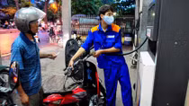 Xăng tiếp tục giảm nhẹ 258 đồng/lít