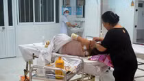 Hai vợ chồng bỏng nặng khi vừa từ ‘nhà ngoại về’