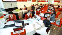 Lãi suất USD đi xuống, tiền đồng đi lên, ai được lợi?