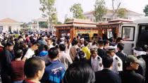 Vụ chồng đầu độc vợ con rồi tự tử: Cùng quẫn hay tột cùng tội lỗi?