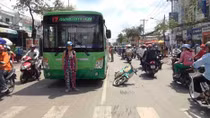Tài xế xe buýt bị đánh nhừ tử sau vụ va chạm giao thông
