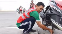 Chuyện “đinh tặc” và những “ông Thiện” vá xe lưu động