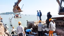 Lắp đặt thành công tuyến ống dẫn nước sạch qua biển ra đảo Hòn Dấu - Đồ Sơn