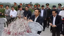 Thứ trưởng Thường trực Đặng Văn Hiếu dâng hương tưởng niệm cố Tổng Bí thư Trần Phú 