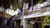 Hàng trăm người lo sợ sống trong khu tập thể chờ sập