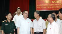 Chủ tịch Ủy ban Trung ương Mặt trận Tổ quốc Việt Nam Nguyễn Thiện Nhân tiếp xúc cử tri tại Bắc Giang
