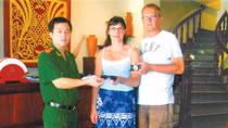 Cùng dân trẩy hội