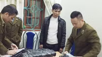 Vận chuyển gần 200 điện thoại nhập lậu